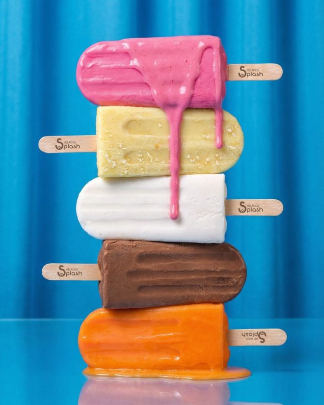 Paletas de Helados Splash SD apiladas sobre fondo azul