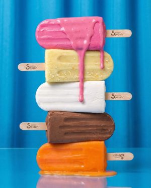 Paletas de Helados Splash SD apiladas sobre fondo azul